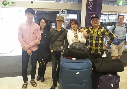 Đưa đón du học sinh Việt Nam ở sân bay