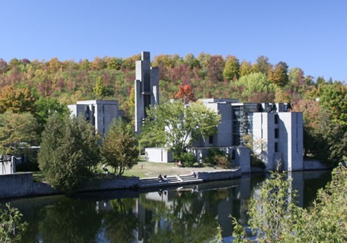 Học bổng bậc Đại học, ĐH Trent, Canada, 2017