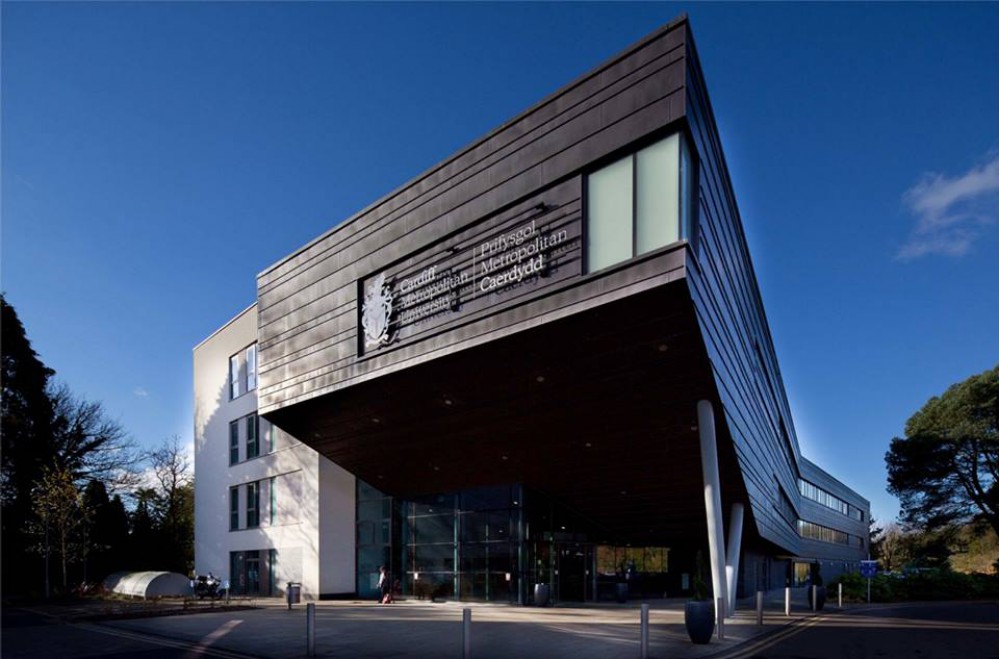 Chương trình học bổng năm 2018 của trường Dimensions International College